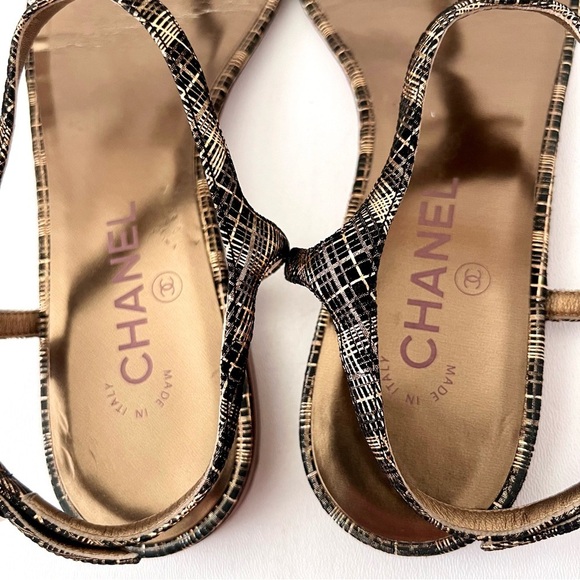 CHANEL | Gold Metallic Tweed Print Crystal CC Logo Thong Sandals 40C Wide - Picture 4 of 13